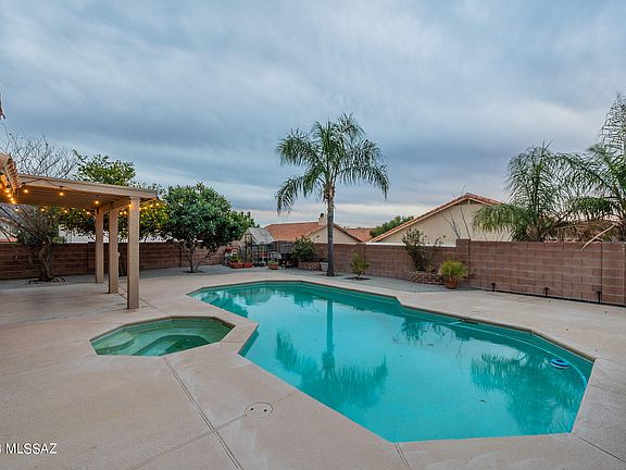 2nd image of 682 W Placita Vega Vis