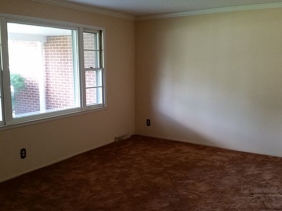 5th image of 407 Hemlock Dr