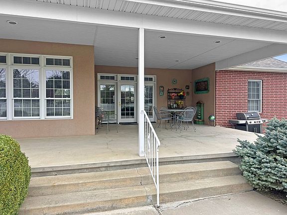 5th image of 425 La Casa Dr