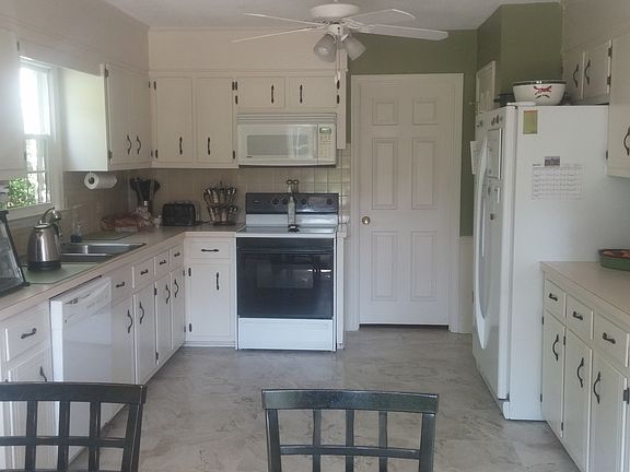 Spacious Kitchen