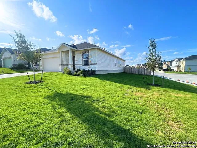 4 bed, 2.0 bath, 1800 sqft, $1,895 — Photo 3