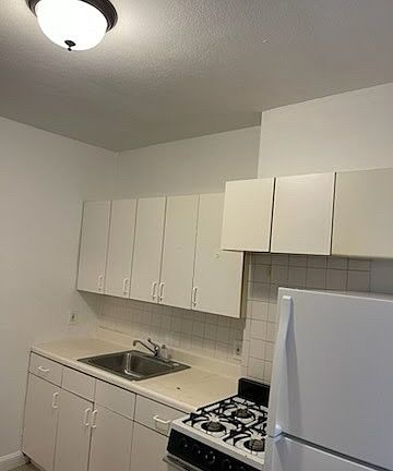 4th image of 752 Huntington Ave #4B