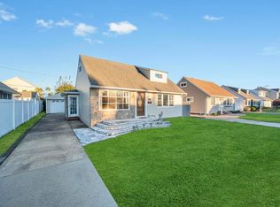 29 Adams St, Hicksville, NY 11801