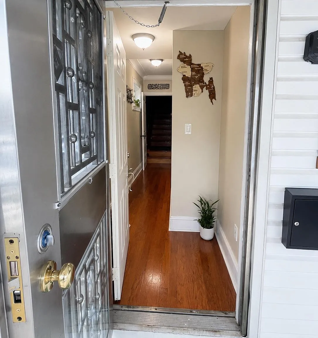 2 bed, 1.0 bath, 1568 sqft, $3,000 — Photo 1