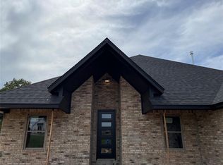 2069 Kinsington Cir, Harrah, OK 73045