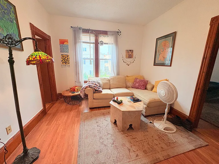 31 Temple St #B — Photo 4
