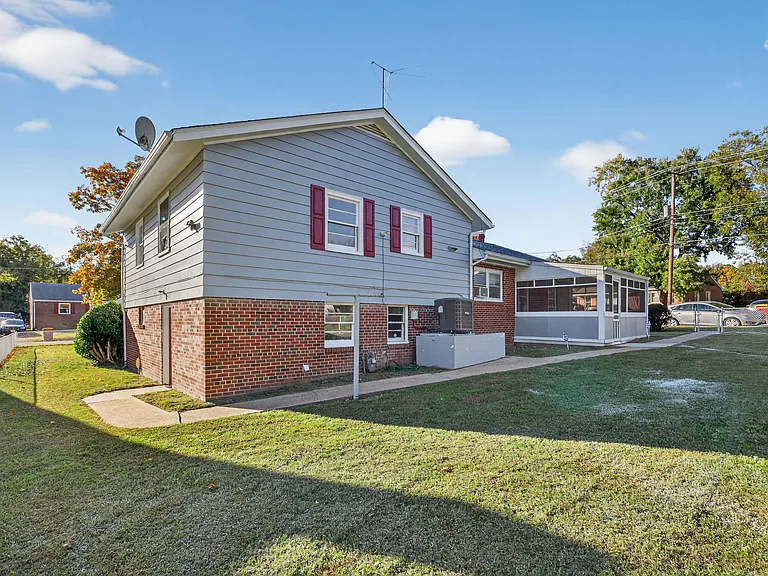 1009 Elliott Ave — Photo 25