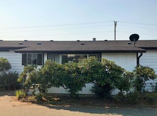 98646 Camellia Dr, Brookings, OR 97415