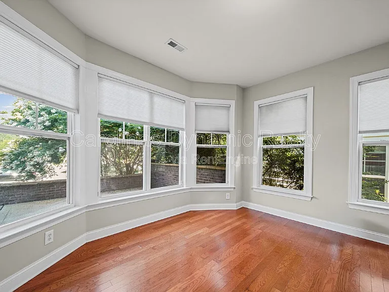 3405 Bidwell Ave — Photo 10