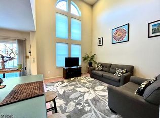 14 Stillwell Ct, Bridgewater, NJ 08807