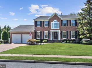 8 Parry Dr, Hainesport, NJ 08036