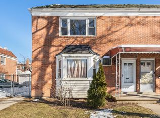 7555 198th St, Fresh Meadows, NY 11366