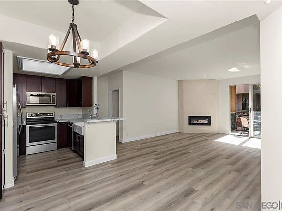 3rd image of 580 Camino De La Reina Unit 226
