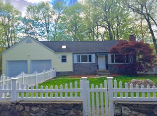 31 Crest Rd, Ridgefield, CT 06877