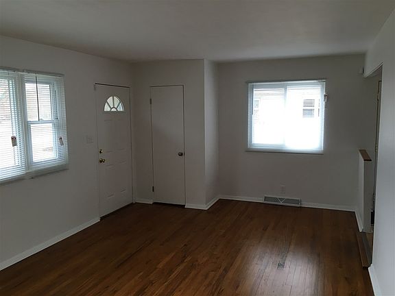 3rd image of 2205 Union Ave