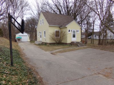 2525 Hillside Dr NW, Grand Rapids, MI, 49544