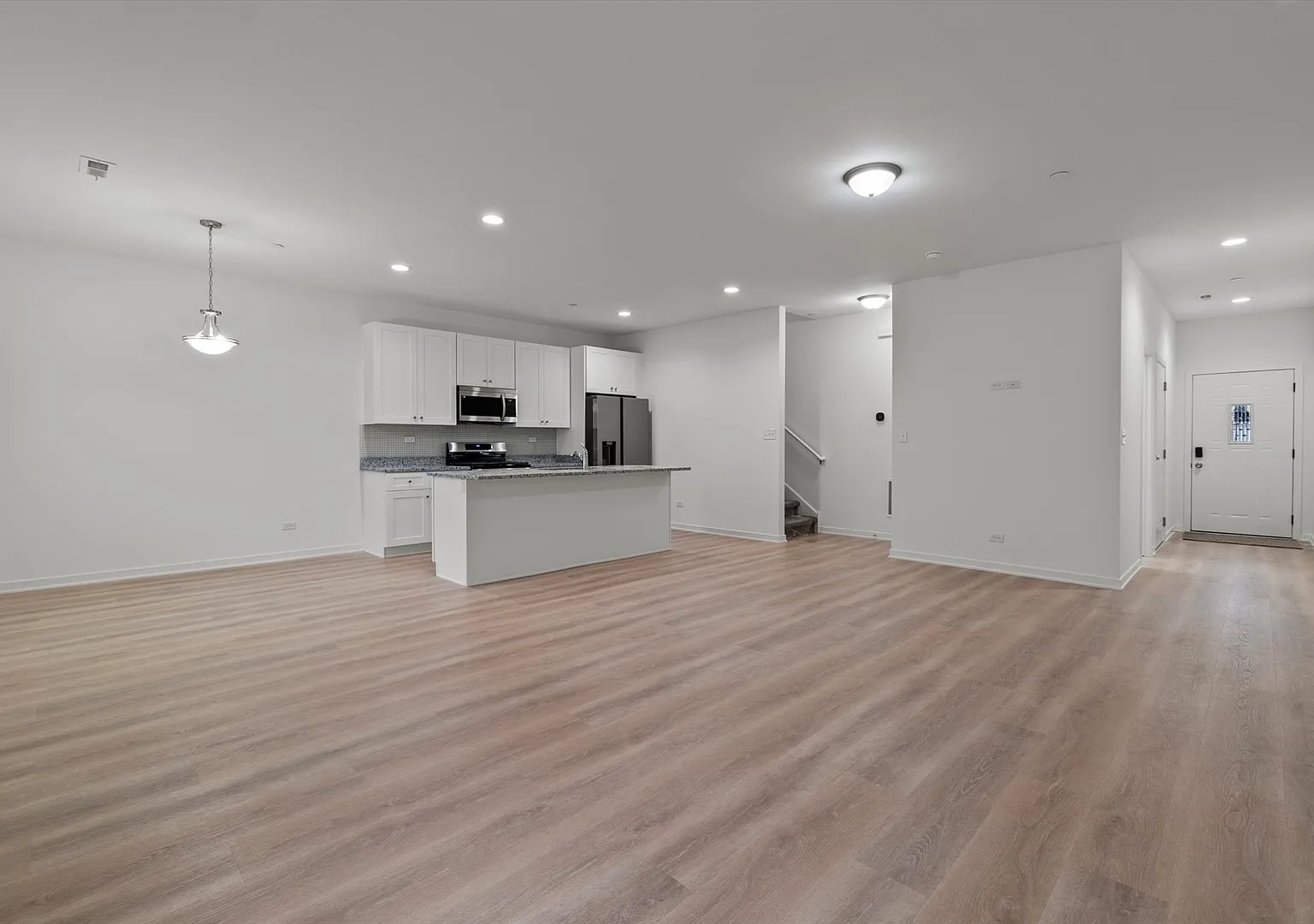 3 bed, 2.5 bath, 1696 sqft, $2,500 — Photo 3