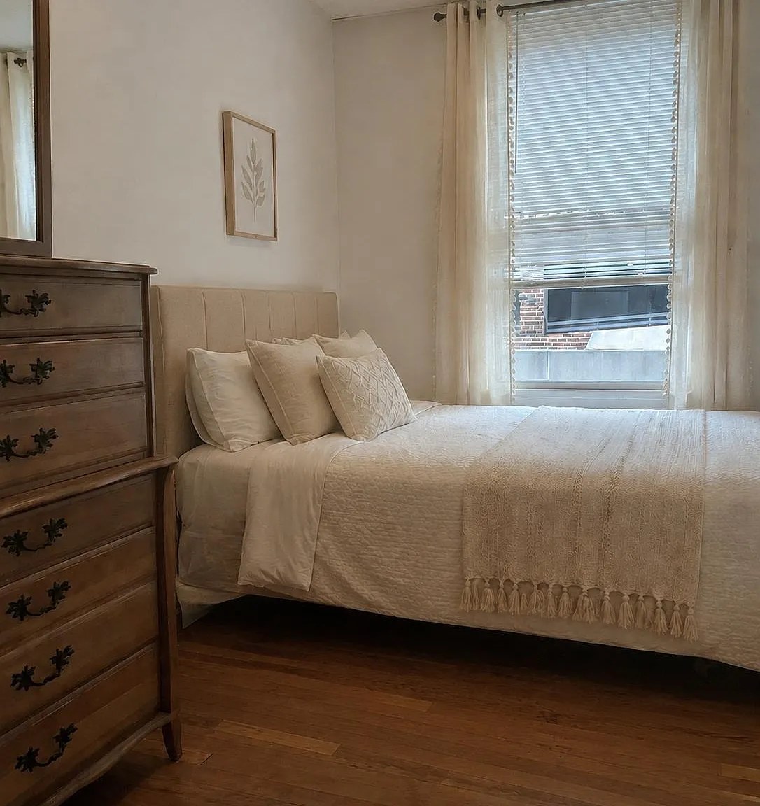 4 bed, 1.0 bath, 1400 sqft, $2,700 — Photo 3