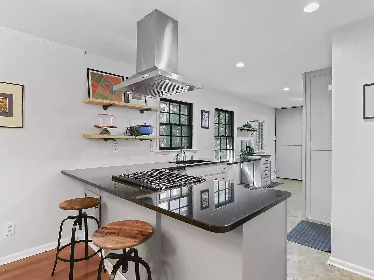 3 bed, 1800 sqft, $2,675 — Photo 4