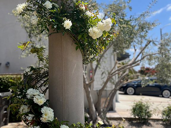 Front of house arbor accents
