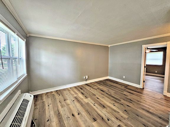 4th image of 1504 Oakwood Ave NE APT 4