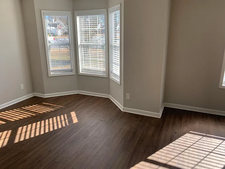 1342 Yorkshire Ln — Photo 14