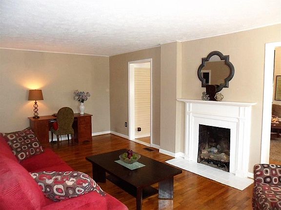 4th image of 1114 Collins Ln