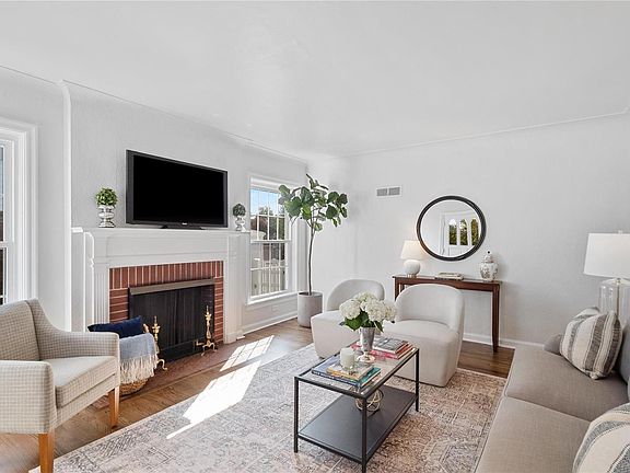 3rd image of 9004 White Ave