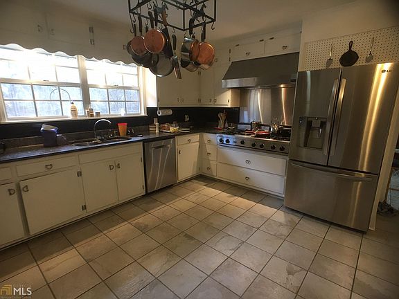 5th image of 118 Woodward Cir SE