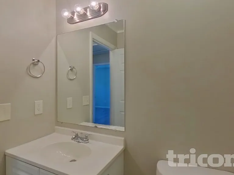111 Woodspur Rd — Photo 12