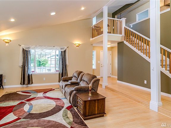 4th image of 815 Ticonderoga Pl NE