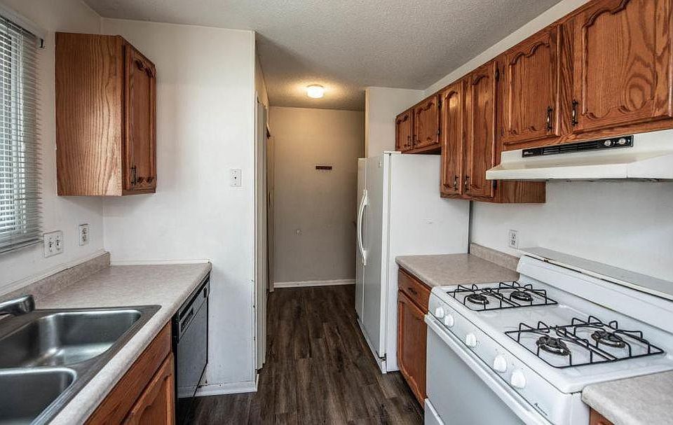 1st image of 2726 Upland Ct N