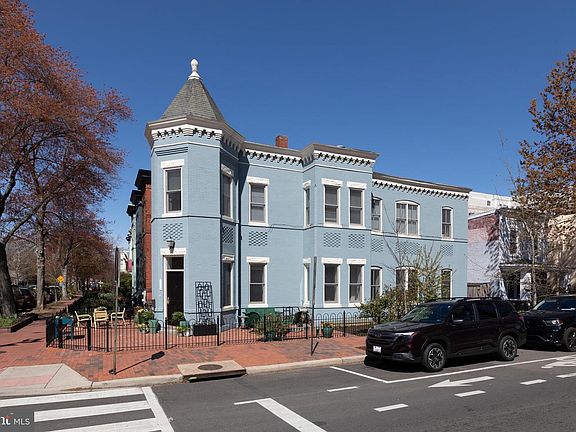 2nd image of 301 7th St NE