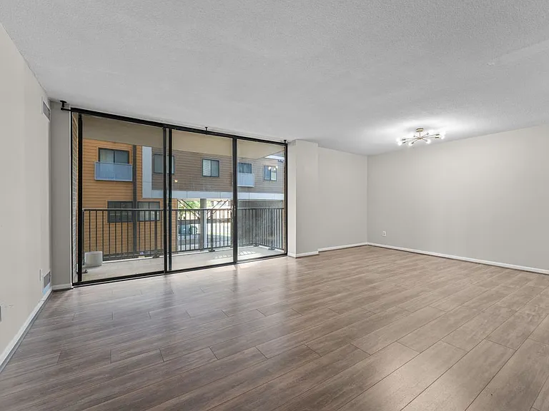 4 Monroe St #308 — Photo 4