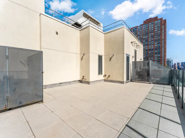 148 1st Street image 133 of 204