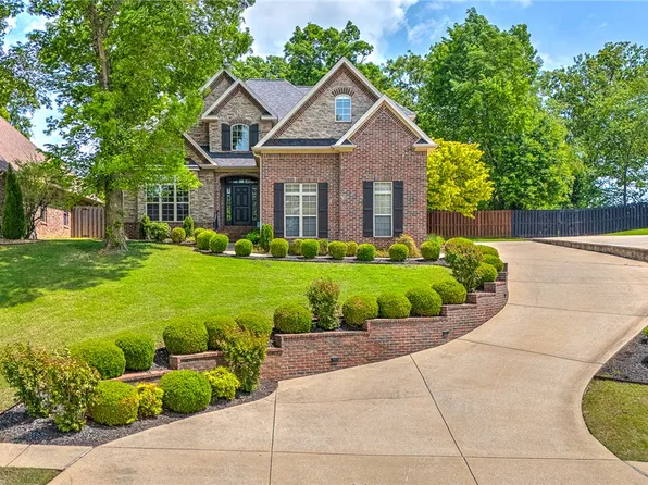 4915 S Inglewood Rd, Rogers, AR 72758