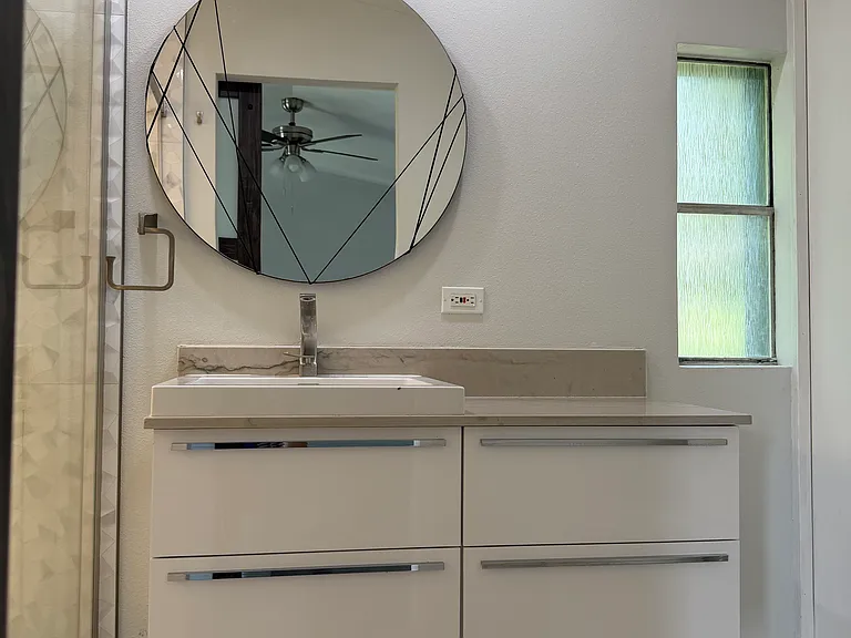 1219 Lakeside Dr E — Photo 10