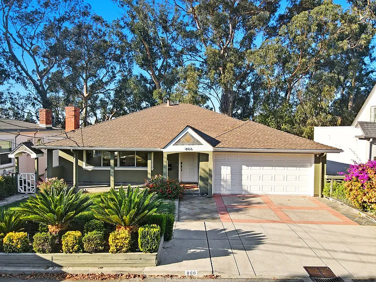 866 Alma Pl — Photo 2