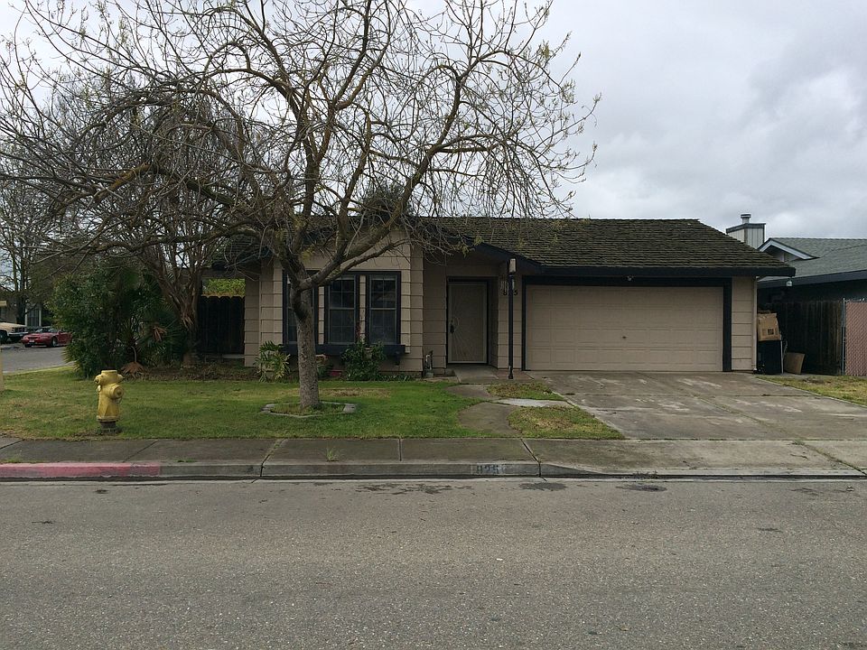 1st image of 825 Lazarine Ct