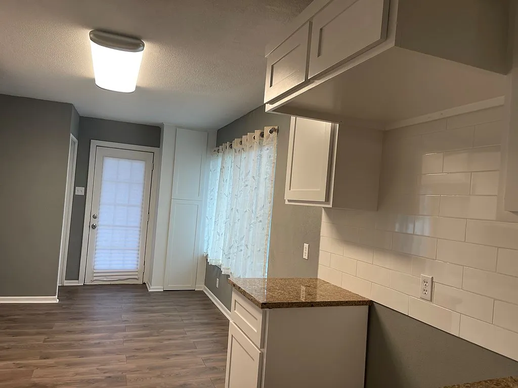 3 bed, 2.0 bath, 1495 sqft, $2,000 — Photo 4