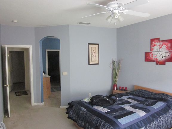 Master Bdrm w/Walk In Closet