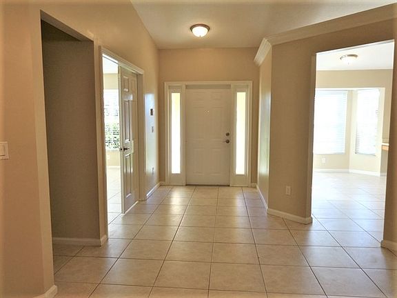 2nd image of 1009 SW Alcantarra Blvd