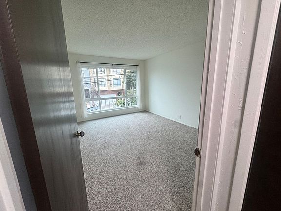 4th image of 725 18th Ave APT 1