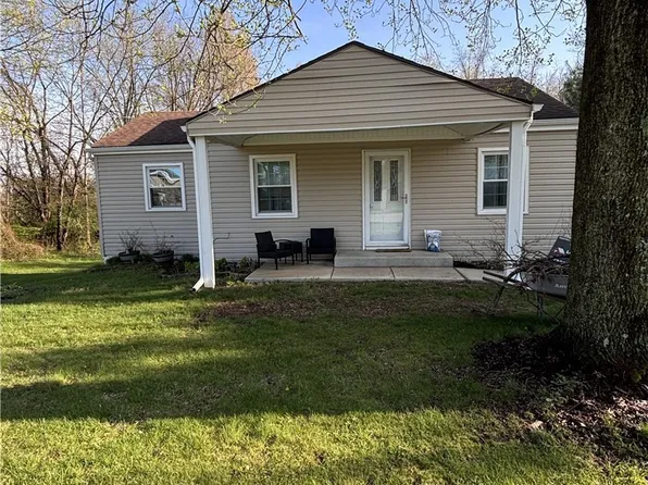 880 E Caston Rd, Uniontown, OH 44685