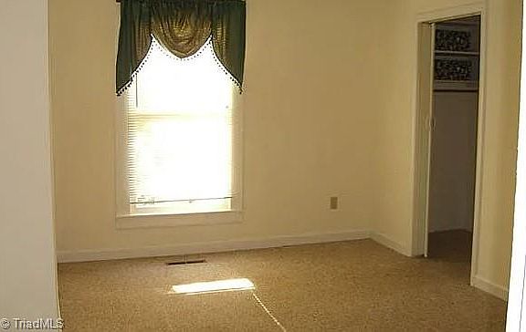 4th image of 215 Orchard St