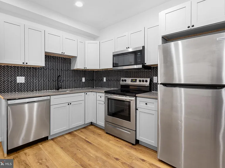 2516 W Master St — Photo 6