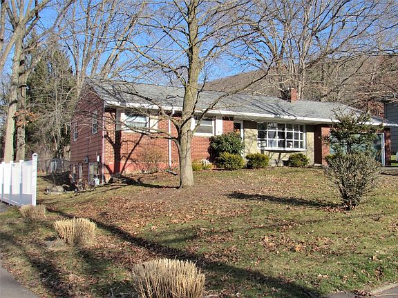 2nd image of 305 Magnolia Dr