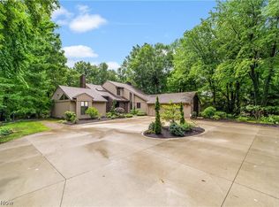 16 Laurel Hill Ln, Pepper Pike, OH 44124