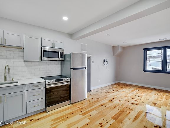 3rd image of 316 Main St APT 1