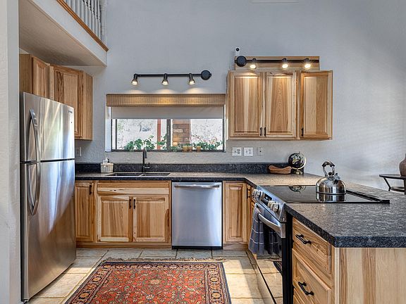 5th image of 354 W Wayne Dr